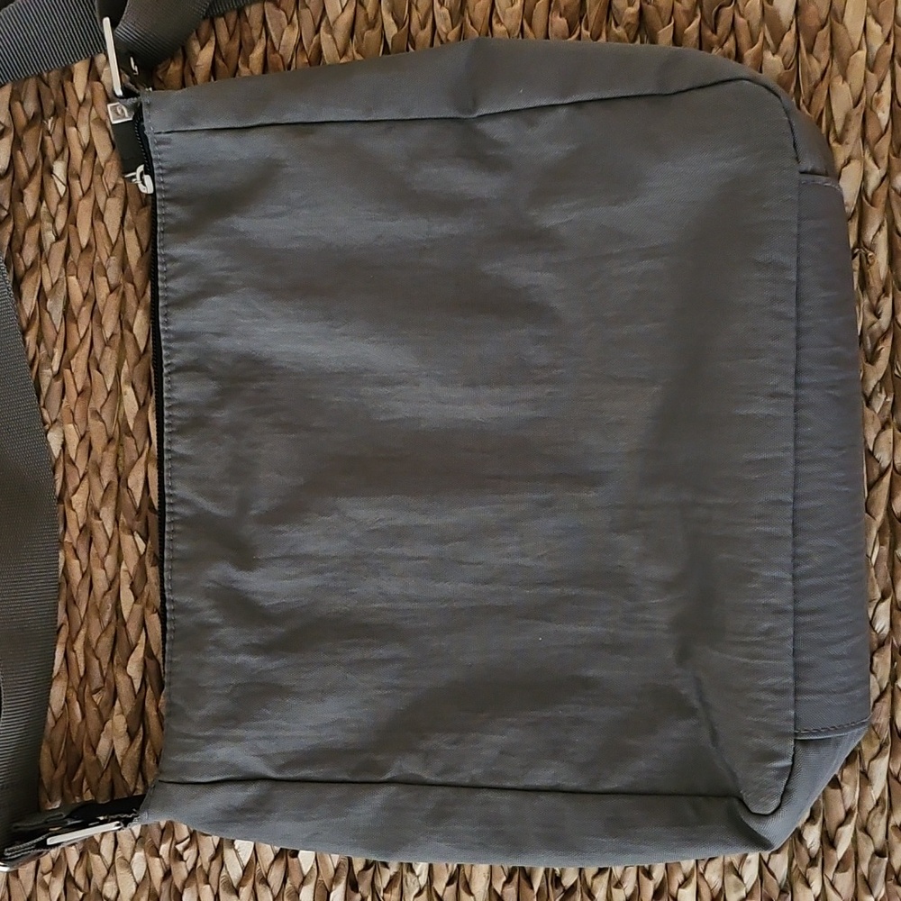 🎉HP🎉 Baggallini Charcoal Crossbody Bag - Picture 3 of 7